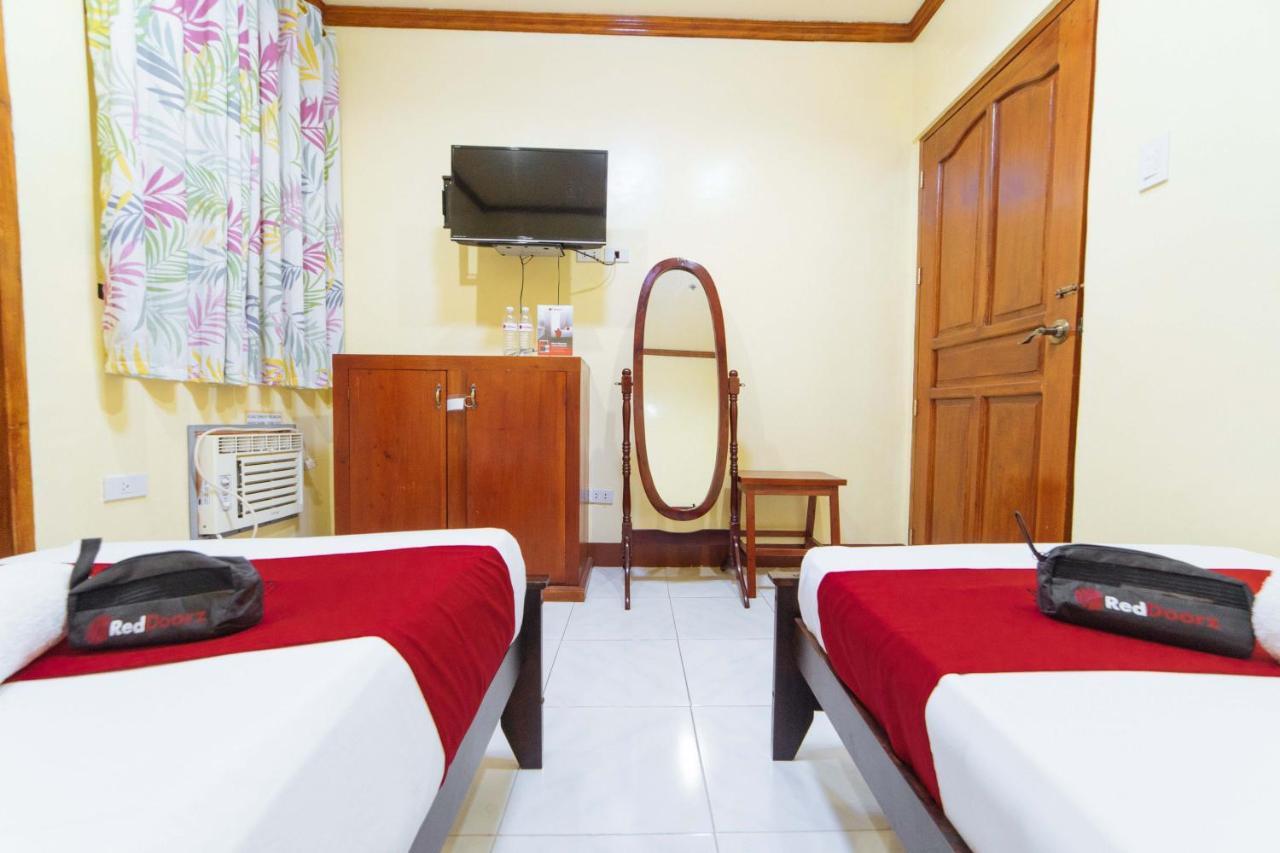 Hotel RedDoorz near Golden Sarok Shrine Kalibo Exterior foto