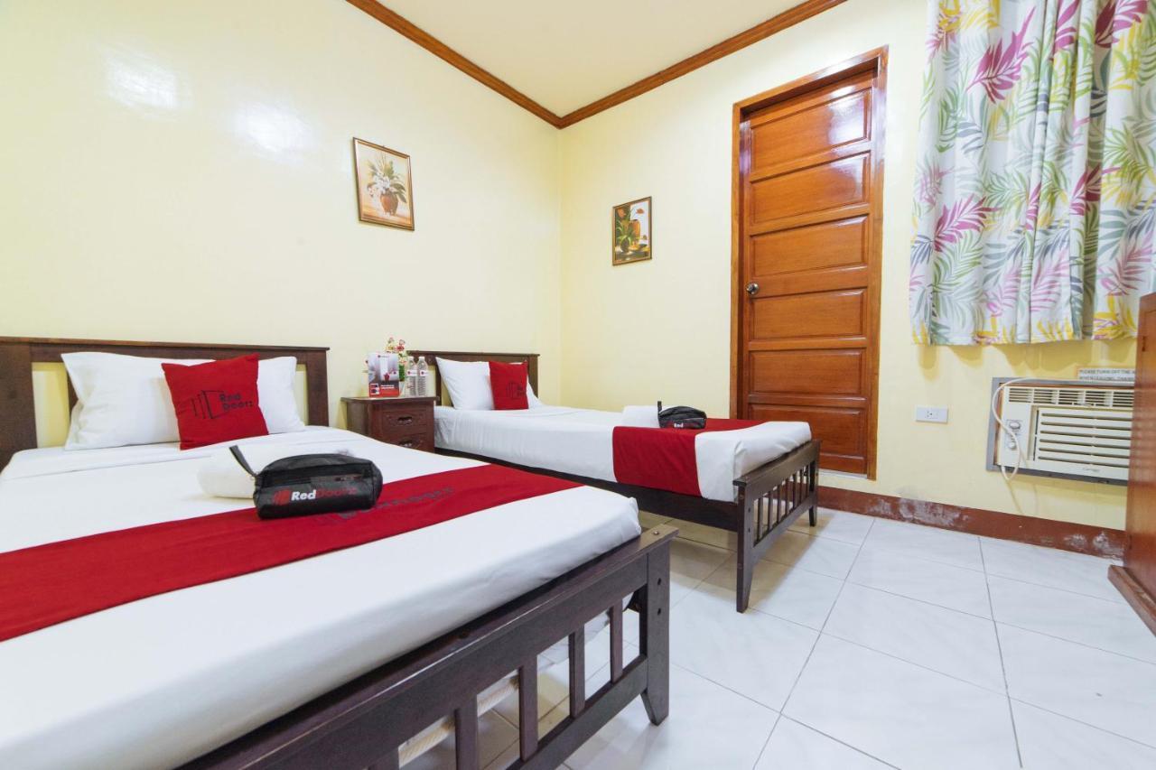 Hotel RedDoorz near Golden Sarok Shrine Kalibo Exterior foto