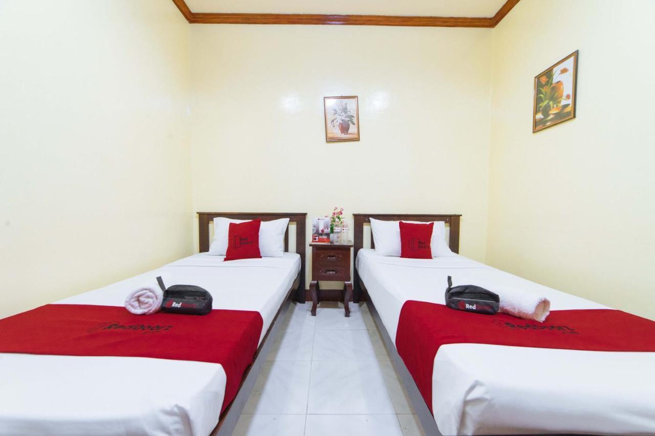 Hotel RedDoorz near Golden Sarok Shrine Kalibo Exterior foto